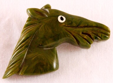 BP179 sm green bakelite horse head pin